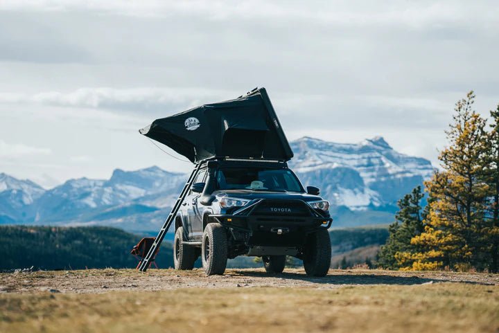 Front view with mountains background