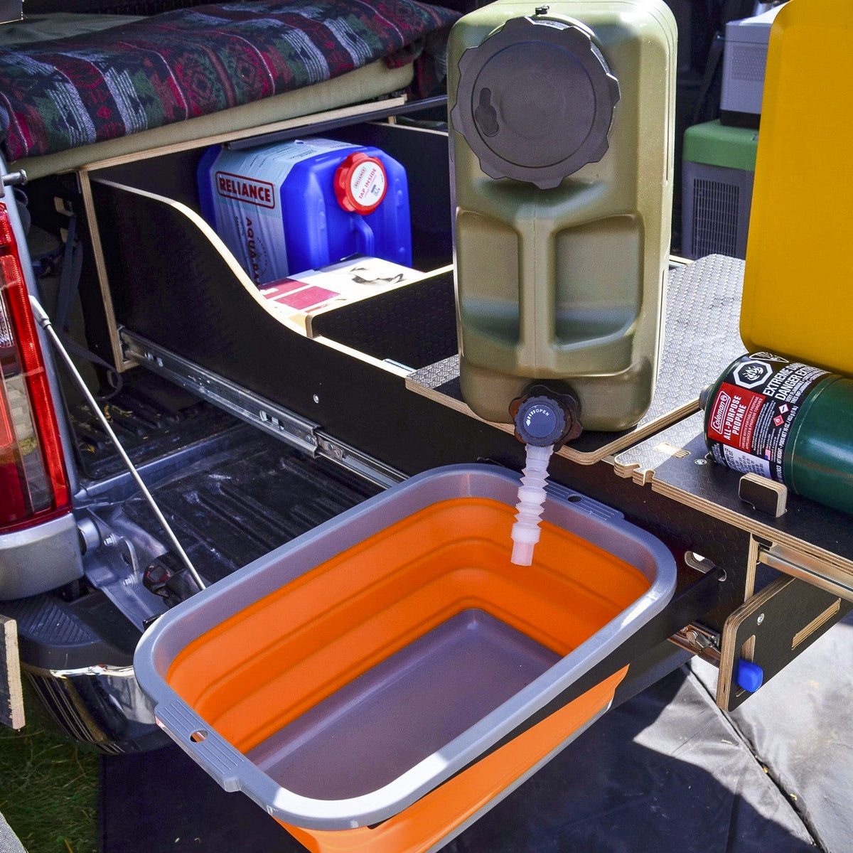 Système de cuisine avec jerrican d'eau pour Camping en camion