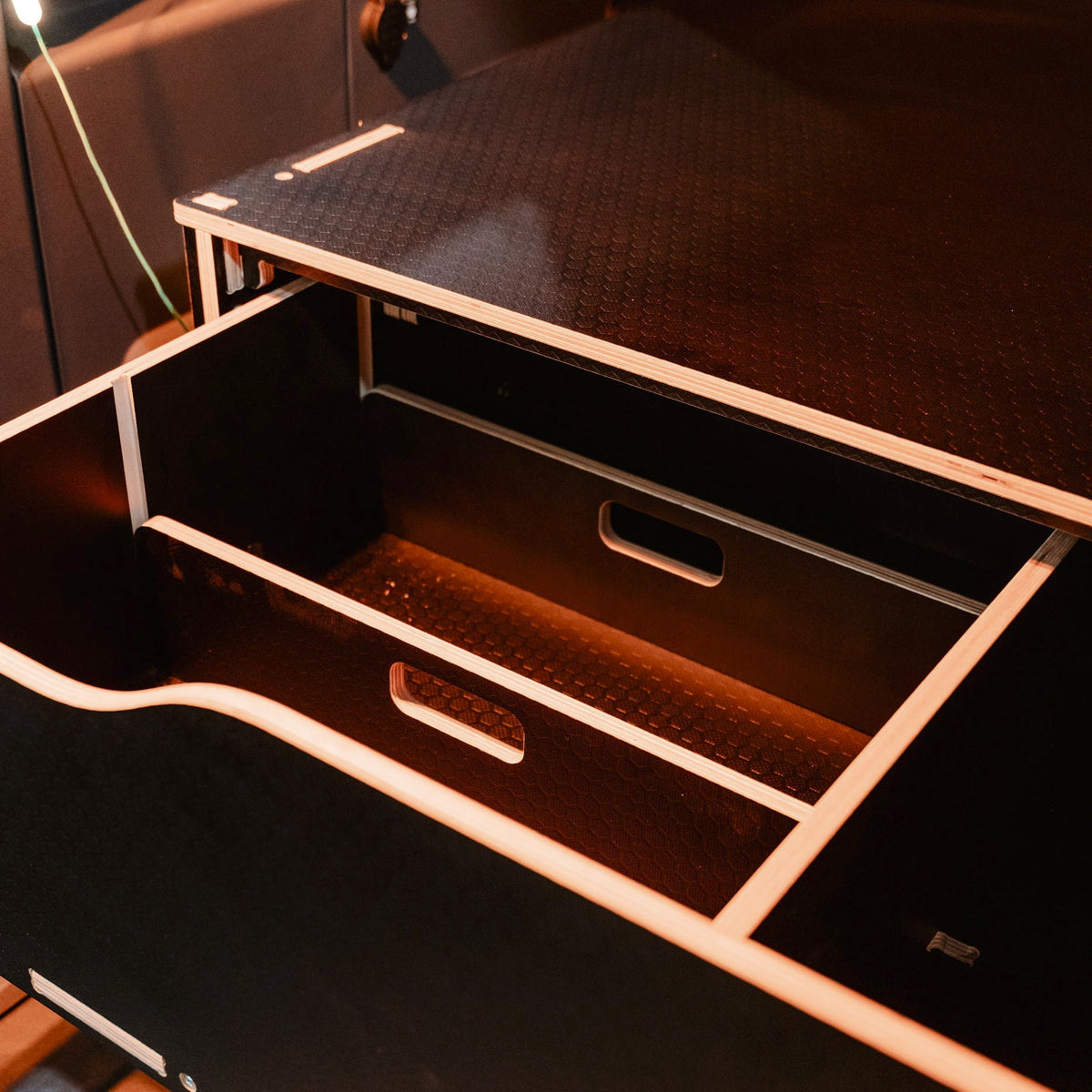 Espace de rangement à l'intérieur du coffre de VUS pour camping