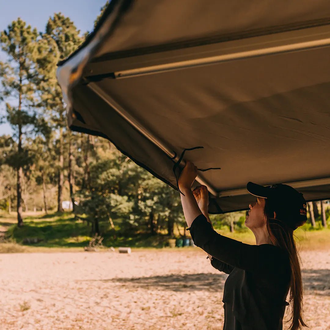 Freestanding 270 Falcon Awning James Baroud