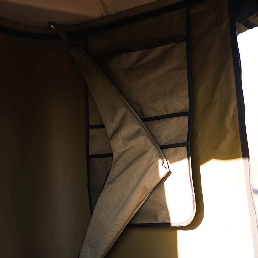 Inside view, protections and storage