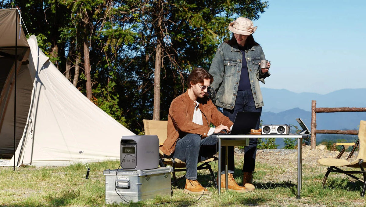View in outdoor use powering a laptop