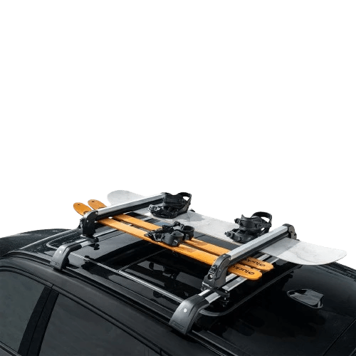 Porte ski de voiture sur le toit d'une voiture