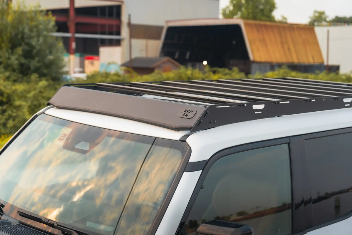 Rack de Toit pour Lexus GX 550 vue de côté avec badge noir