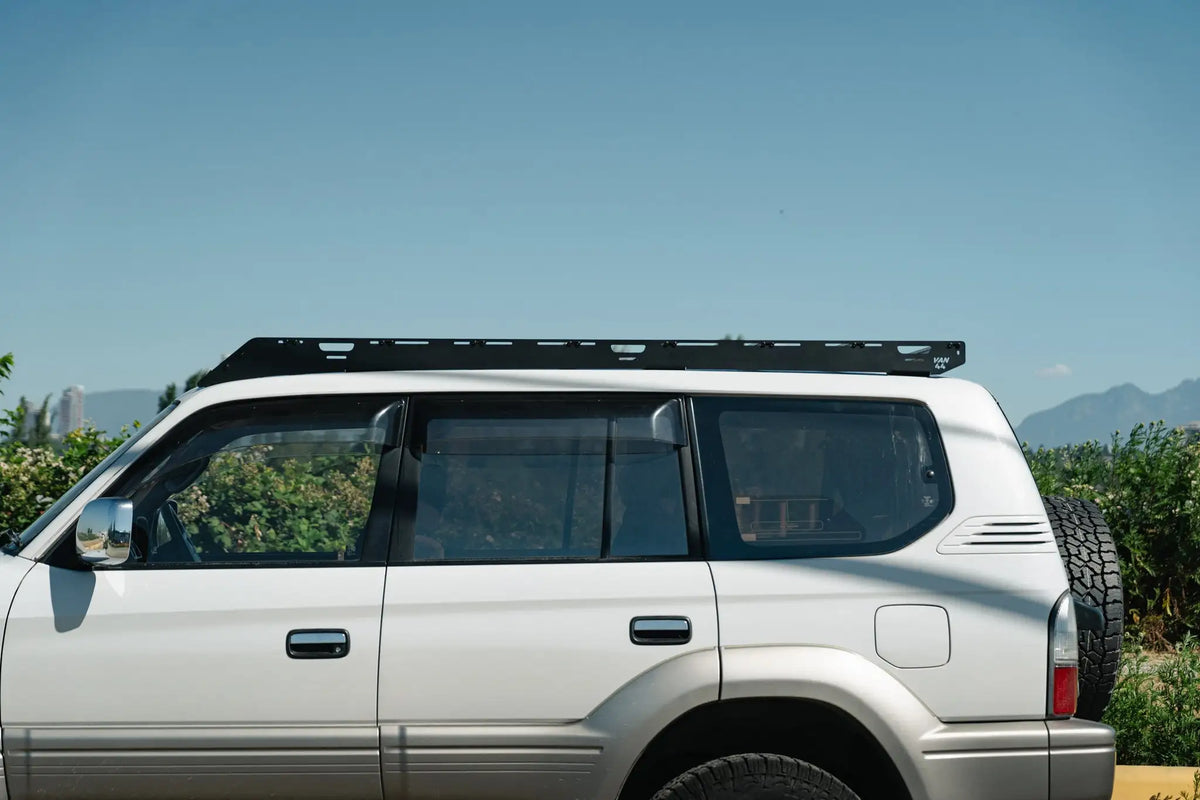 Vue de côté du rack de toit pour land cruiser prado lc95