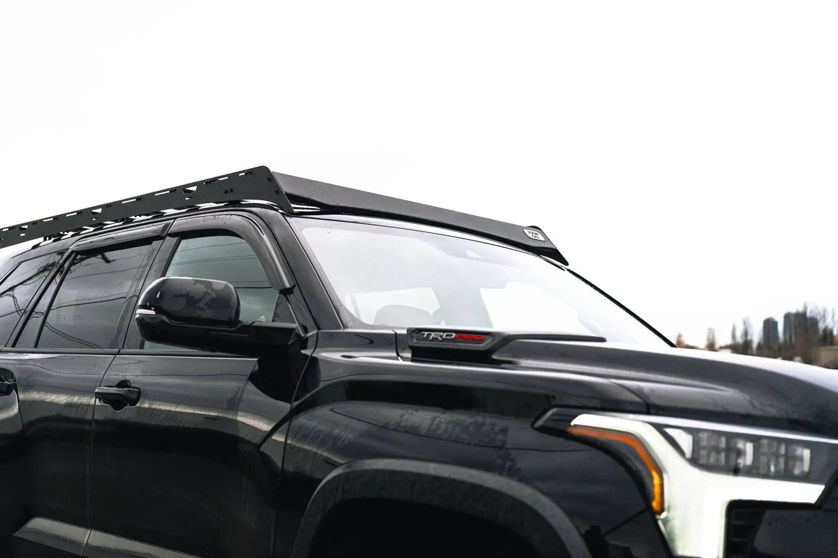Vue de côté du Rack de toit Van44 sur un Toyota Sequoia