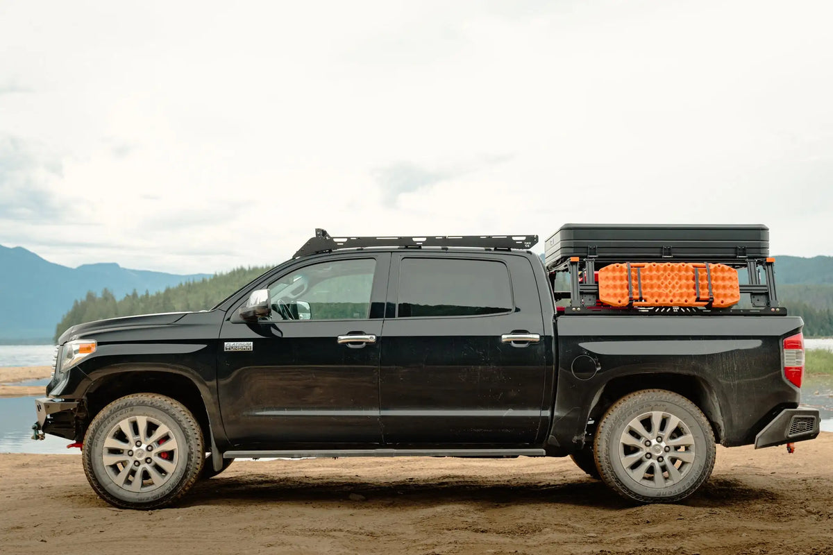 Vue de côté du rack de toit pour toyota tundra 2eme generation