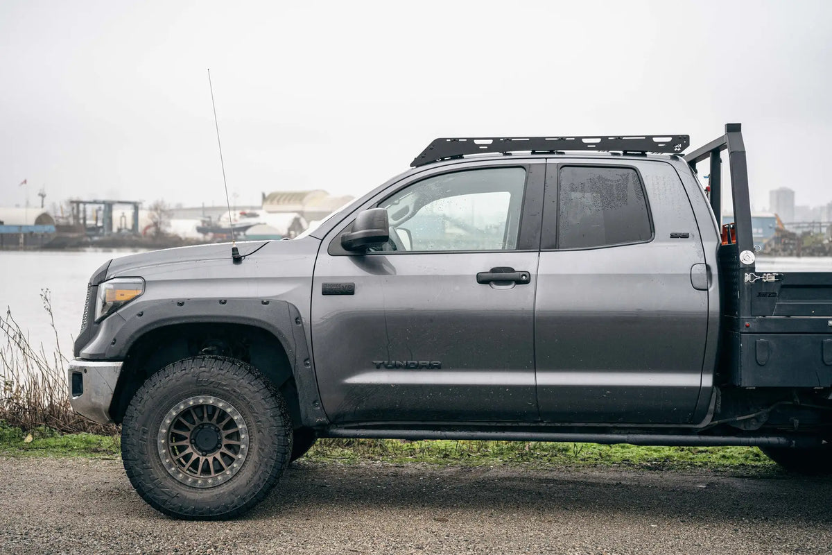 Vue de côté du rack de toit pour toyota tundra